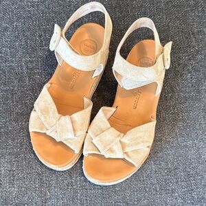Paul Green Ankle Strap Platform
Sandal